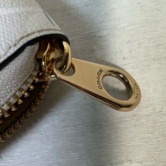 COACH Wallet Long FC8695 C8695 Chalk Multi Signature Mystical - Picture 8 of 8